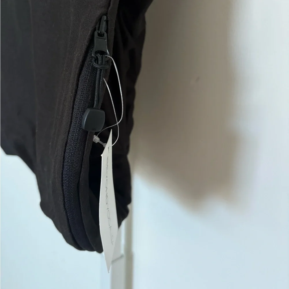 Beyond Yoga Black Hidden Pocket Infinity Scarf OS Stretch